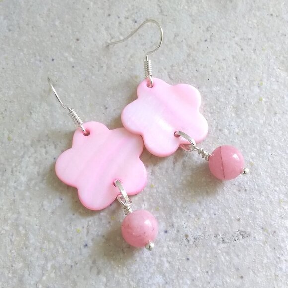 🍂🍁🍃 3/$25!  Feminine Girlie Flower Summer Earrings: Pink Shell + Pink Agate - Picture 4 of 9